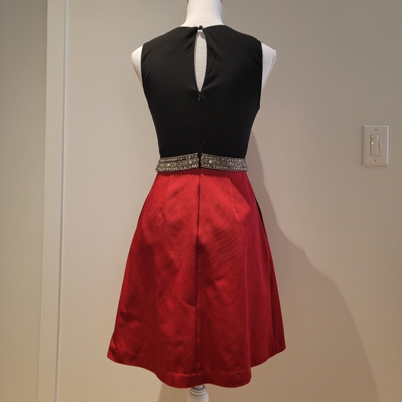 AIDAN MATTOX BLACK AND RED EMBELLISHED EVENING DRESS - Picture 9 of 11